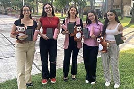 Estudiantes de contaduría se coronan en certamen de conocimientos